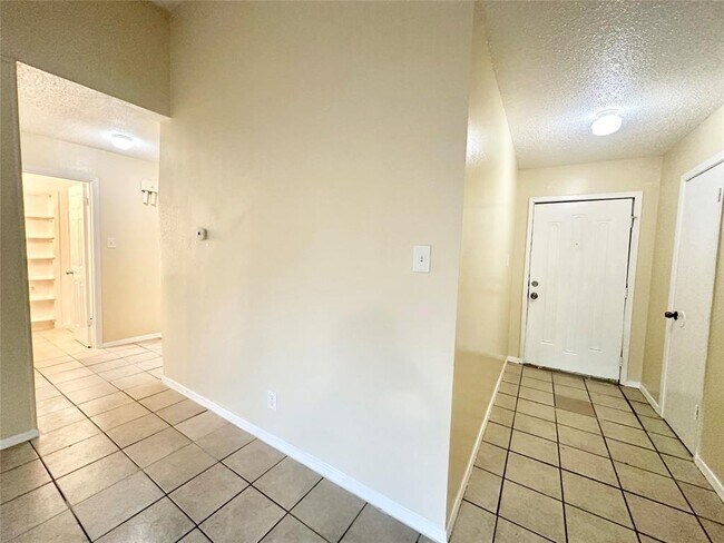 Building Photo - 7221 Ellington Cir