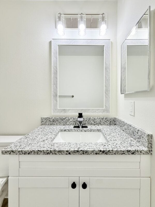 Building Photo - 5212 Peach Ave