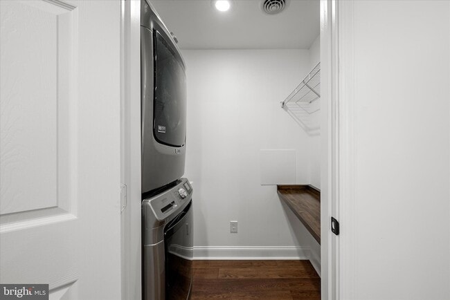 Building Photo - 117 E Monmouth St