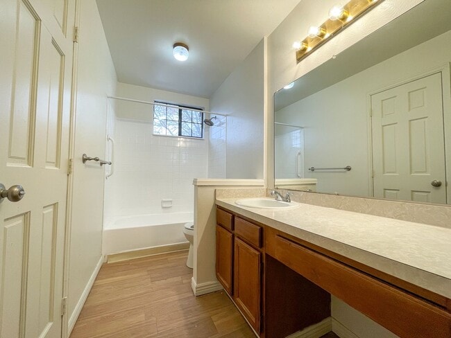 Building Photo - Renovated 3 bedroom 2 bathroom home in quiet Arvada neighborhood!