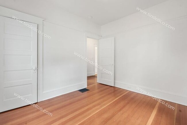 Building Photo - Charming 2-Bedroom Home in Overlook Neighb...