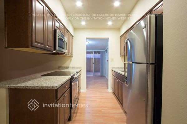 Building Photo - 1632 E Broadmor Dr