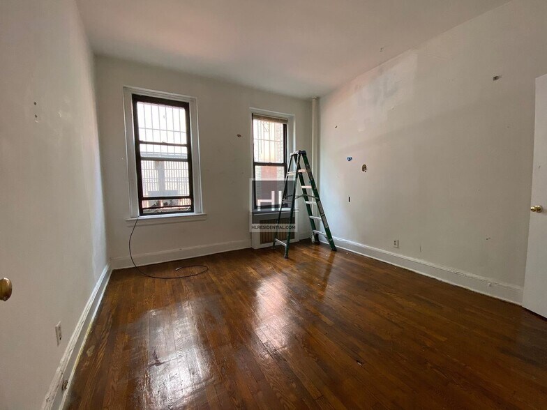 Building Photo - FIRST AVENUE