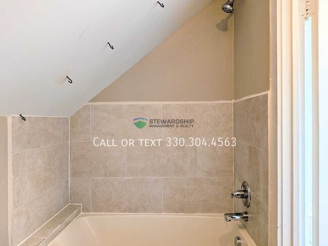 Building Photo - 133 Catherine St