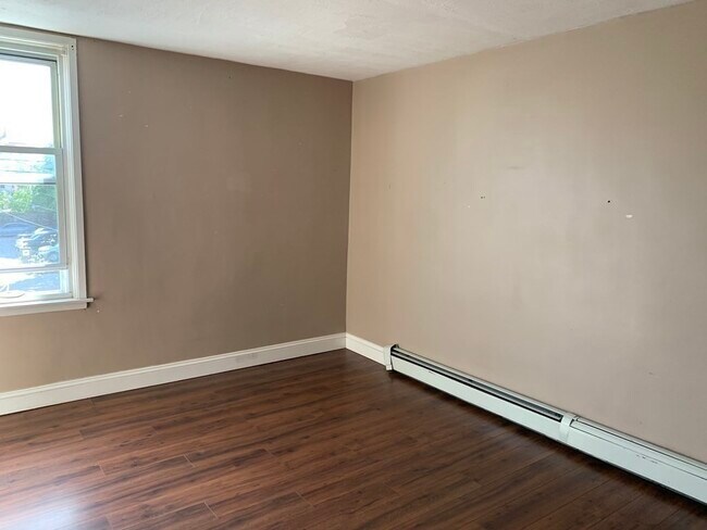 Building Photo - 934 County St