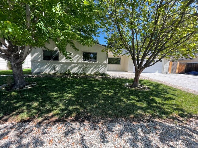 Primary Photo - Perfect 3bd/2ba home in heart of Eagle, ID...