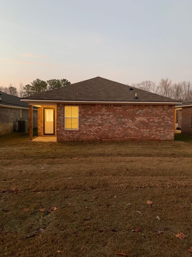 Building Photo - Don’t Miss Out — Beautiful 3-Bedroom Home in Kilpatrick Landing
