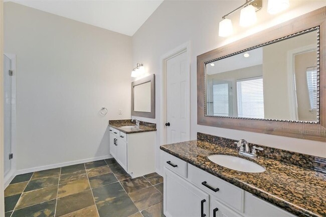 Building Photo - 21734 Maple Bluff Dr