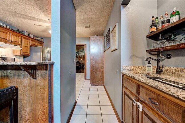 Building Photo - 3 Bed 2.5 Bath 2 Car Garage in Westmoor Ad...