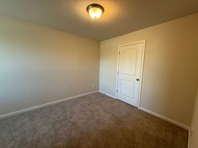 Building Photo - 2 Story Townhome-Salisbury