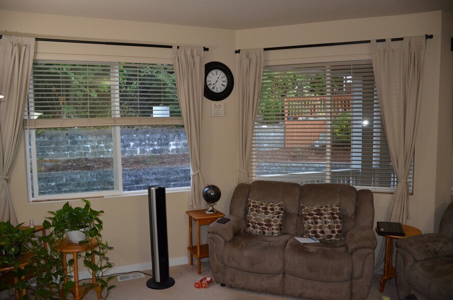 living room - 2510 Kirkwood Pl