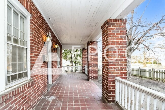 Building Photo - 400 S Josephine Boyd St