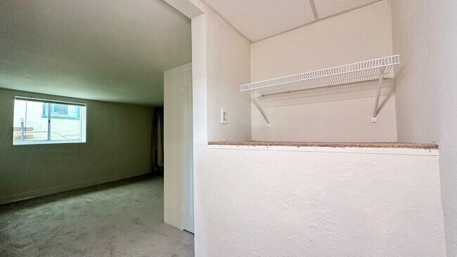 Building Photo - Sweet ground floor 1 Bedroom with a Sunny Wrap Around Deck and In-Unit Washer & Dryer