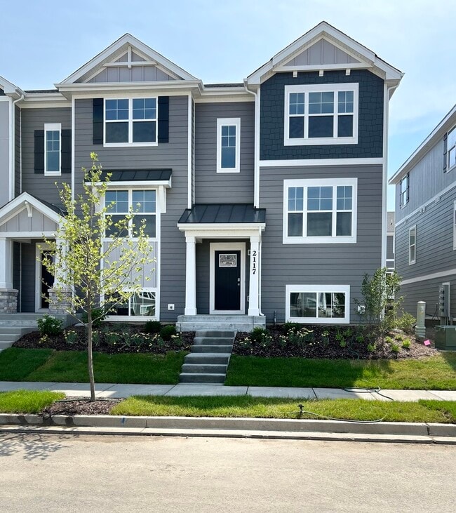 Building Photo - 2117 Yellowstone Blvd