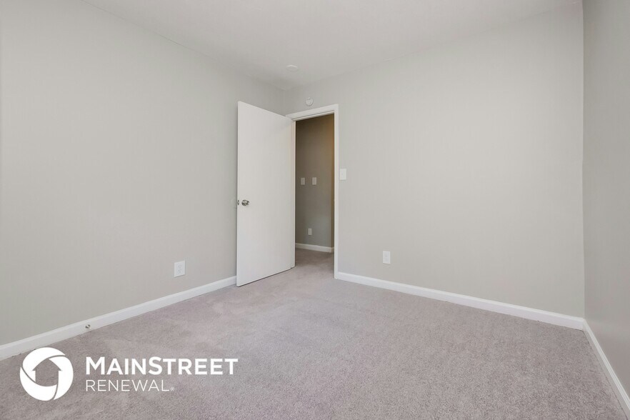 Building Photo - 5830 Deerfield Trail