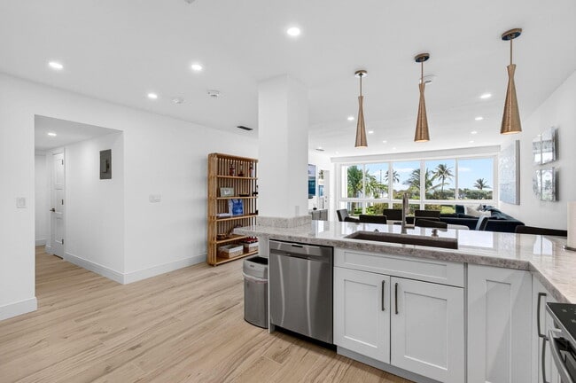 Building Photo - 120 N Ocean Blvd