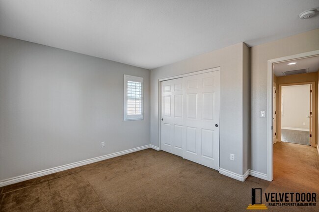 Building Photo - 853 Middle Valley St