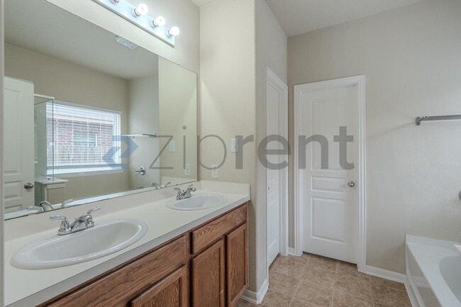 Building Photo - 3029 Cambridge Meadows Ln