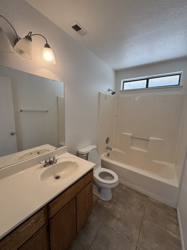 Building Photo - 19660 Neuralia Rd