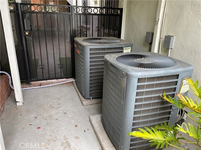 Building Photo - 1028 S Crescent Heights Blvd