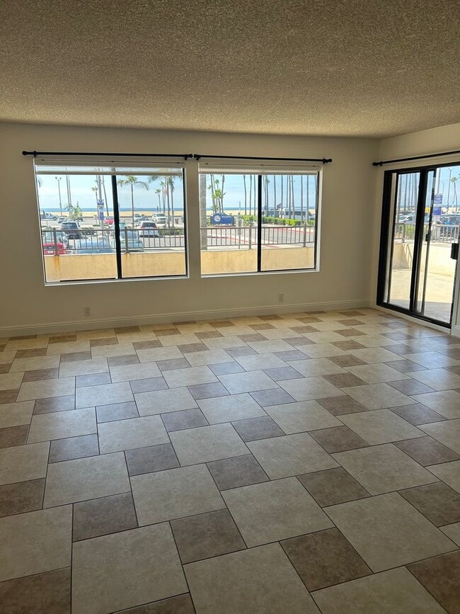 Building Photo - Beach front