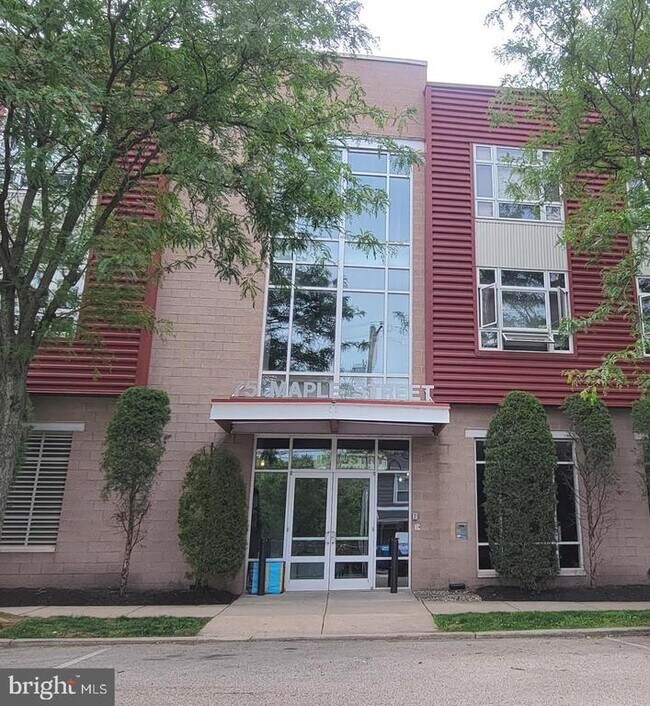 Building Photo - 75 Maple St