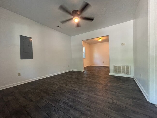 Building Photo - 3 Bedroom house in Southeast Springfield