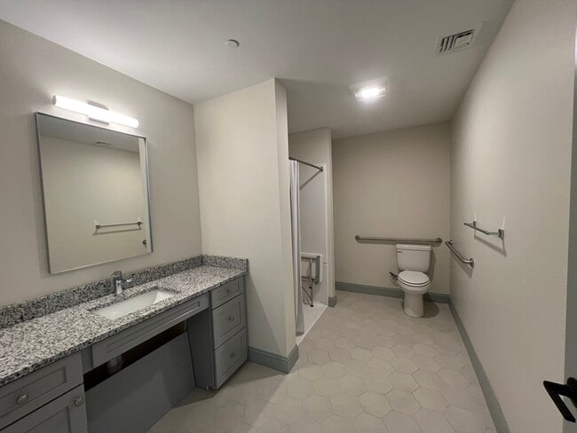 Building Photo - 160 Seabury St