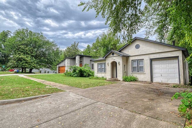 Building Photo - Newly Remodeled Campus Property! Lawn Care Included!