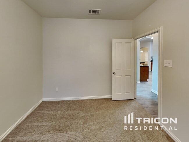 Building Photo - 607 Pewitt Ln