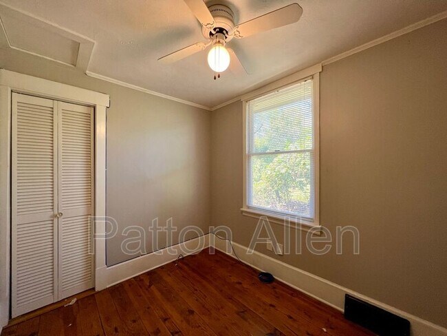 Building Photo - 5 Shady Cv Ln