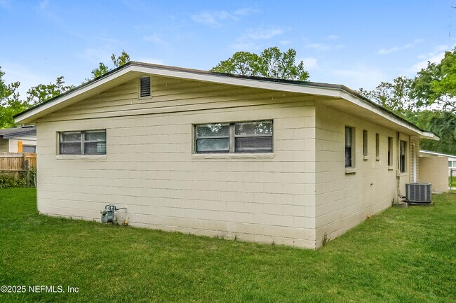 Building Photo - 7506 Centauri Rd