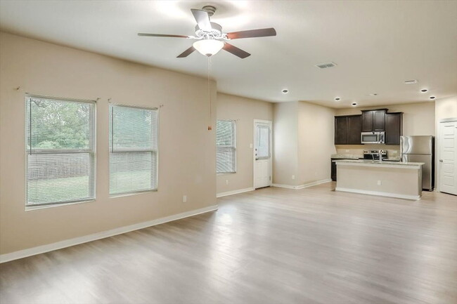 Building Photo - 6830 Emerald Valley