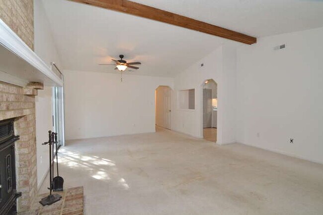 Building Photo - 1020 Tealwood Dr