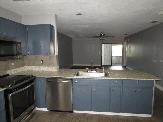 Building Photo - 12715 Raeburn Way