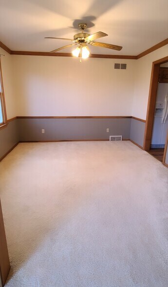 Building Photo - 495 Shadydale Dr