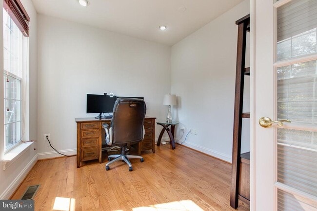 Building Photo - 2191 Oak Forest Dr