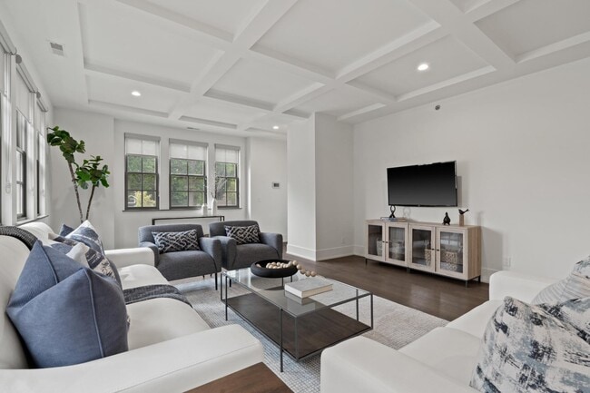 Building Photo - 932 W Eleven Mile Rd