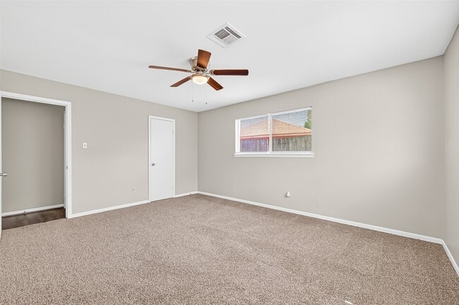 Building Photo - 403 Mistywood Dr