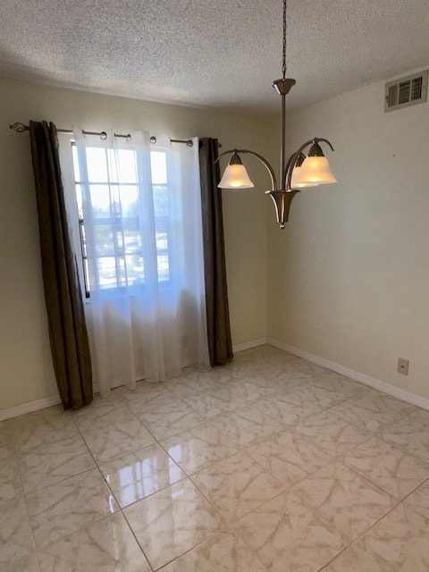 Building Photo - Oaks IV - NN202