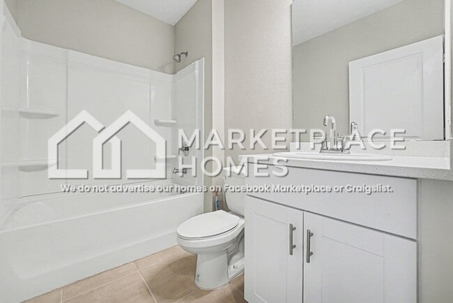 Building Photo - 2044 Rosewood Cir