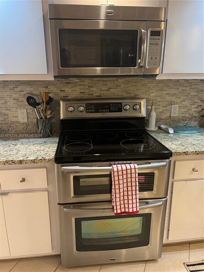 Building Photo - 2940 N Course Dr