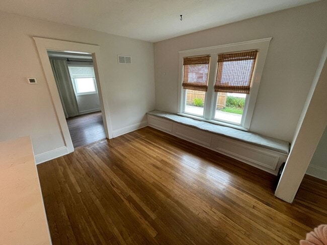 Building Photo - Charming Bungalow