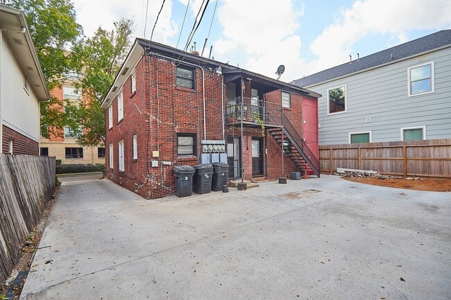 Building Photo - 1320 W Pierce St