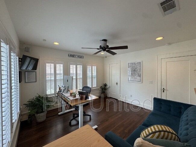 Building Photo - 4057 W 7th St