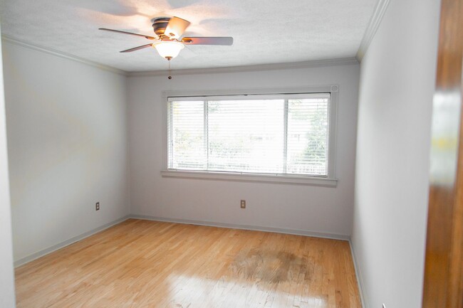 Building Photo - Welcome to Arborgate! Spacious Condo in He...