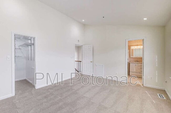 Building Photo - 8417 Meadow Green Way