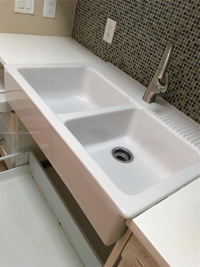 Building Photo - 661 SW 11th St