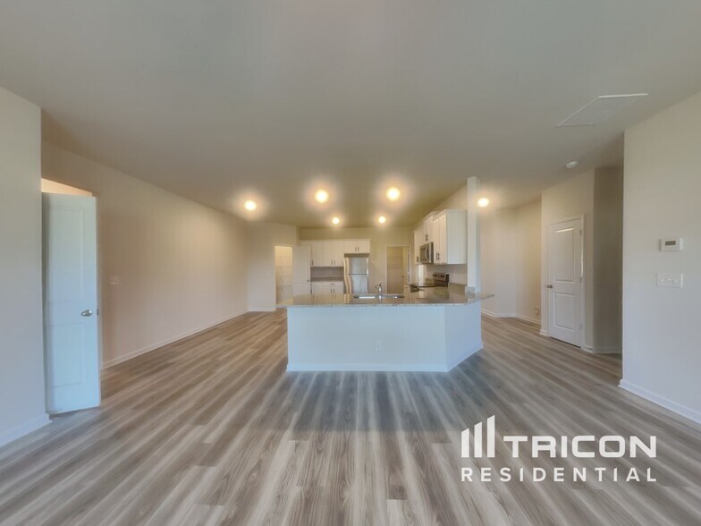 Building Photo - 255 Oliver Dr
