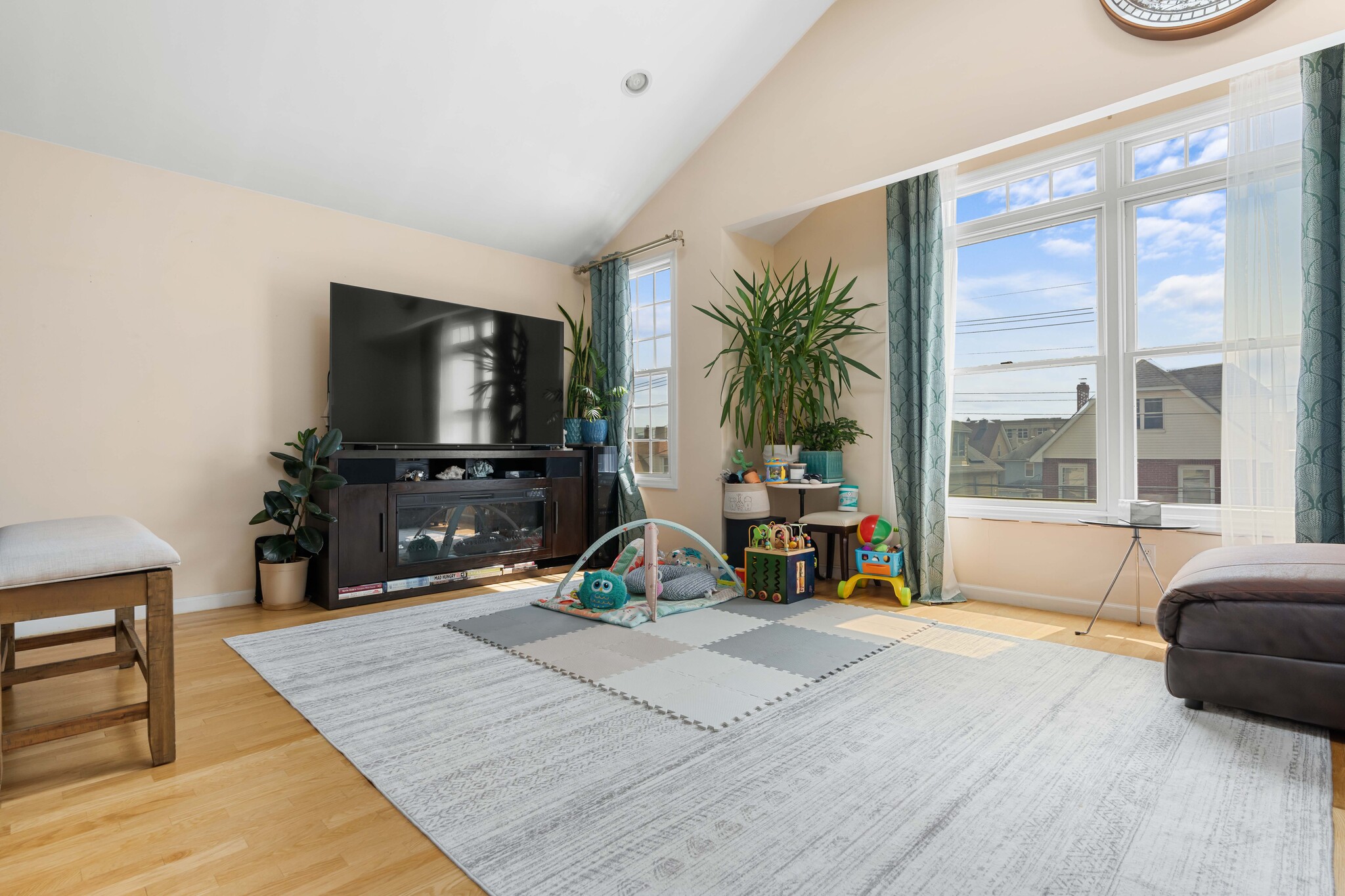 Building Photo - 318 77th St